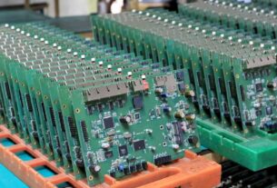 Printed circuit board & circuit board manufacturer
